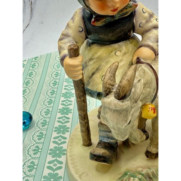 Hummel Goebel Homeward Bound #334, TMK5, 1975, 5.25”tall, beautiful figurine - Picture 6 of 9